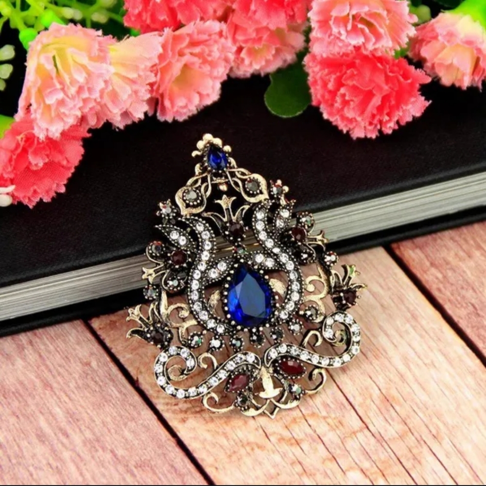 NWT Elegant Blue and Gold Brooch